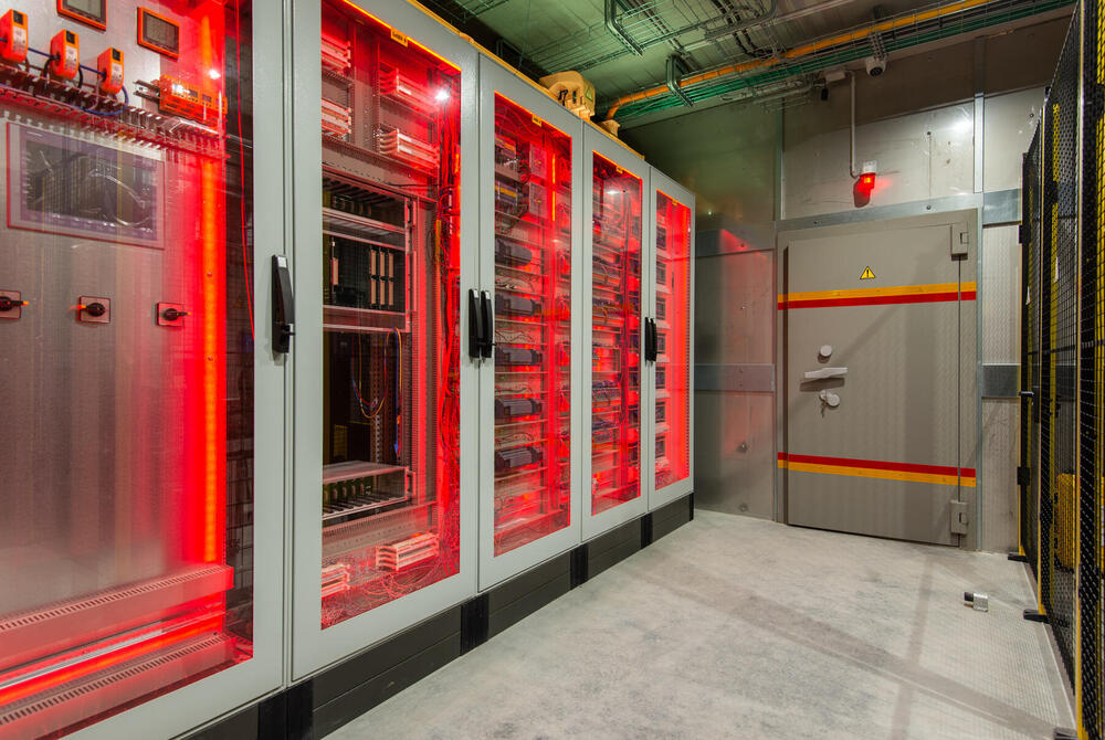 Eribel installs a safe door in the safest house in the country